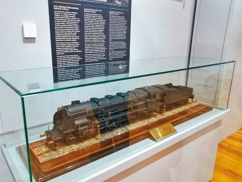 Rialia Model Locomotive