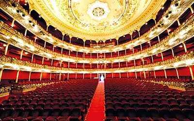 Arriaga, teatro en un edificio singular
